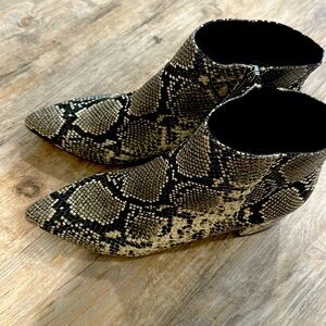 Michael By Michael Shannon Faux Snakeskin size 9 1/2